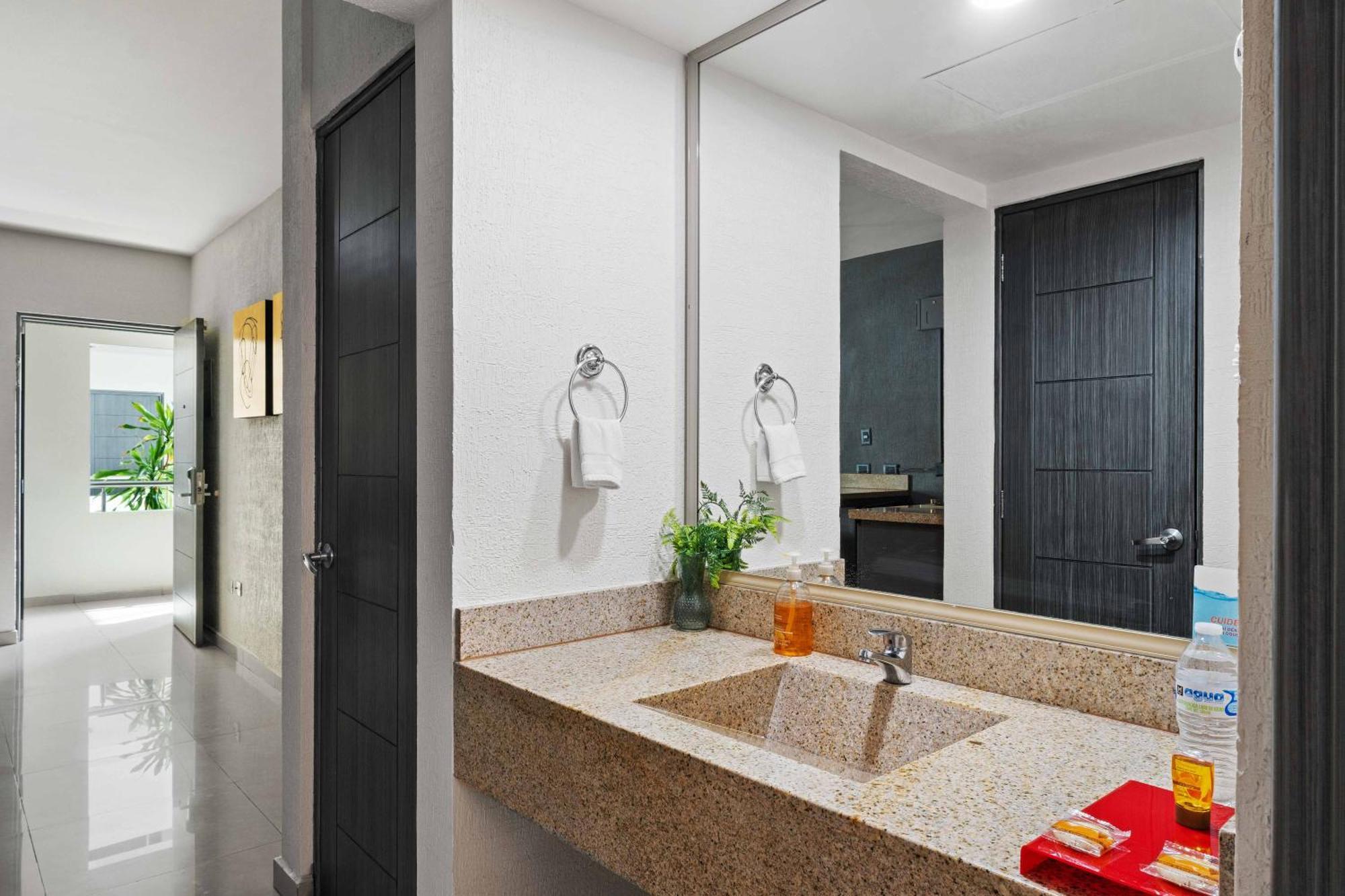 Homesuites Zaragoza Culiacan Bagian luar foto